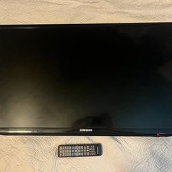 Samsung 32 In Tv With Wall mount 