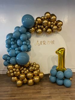 Circle backdrop with balloon garland