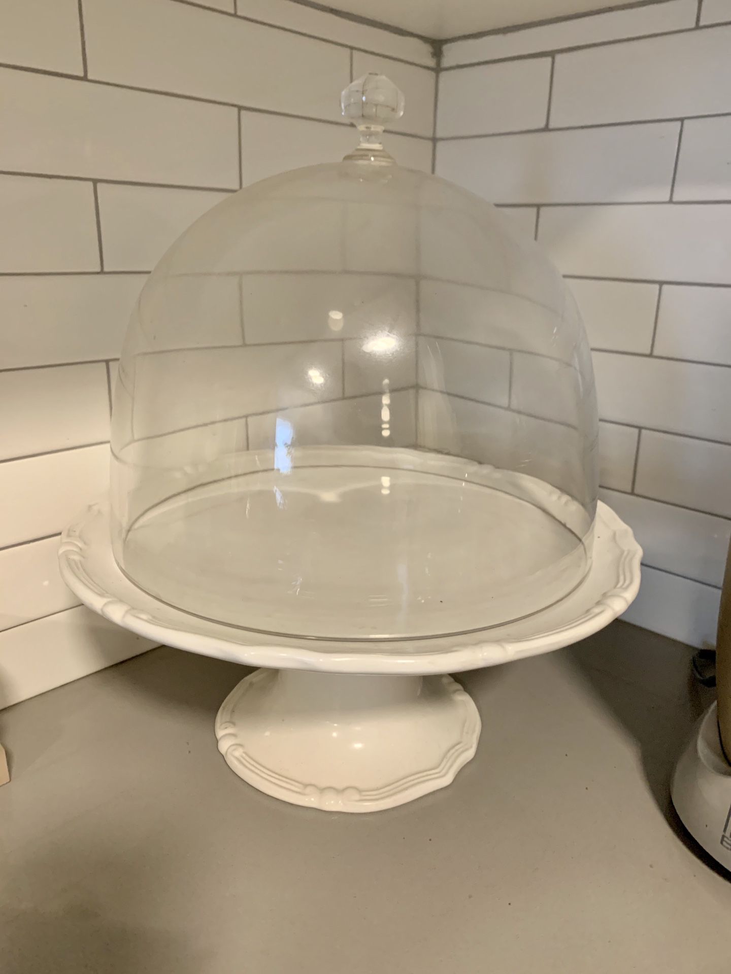 Brand NEW classic glass cake stand with dome