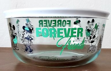 Pyrex 4-Cuo Mickey Mouse Bowl