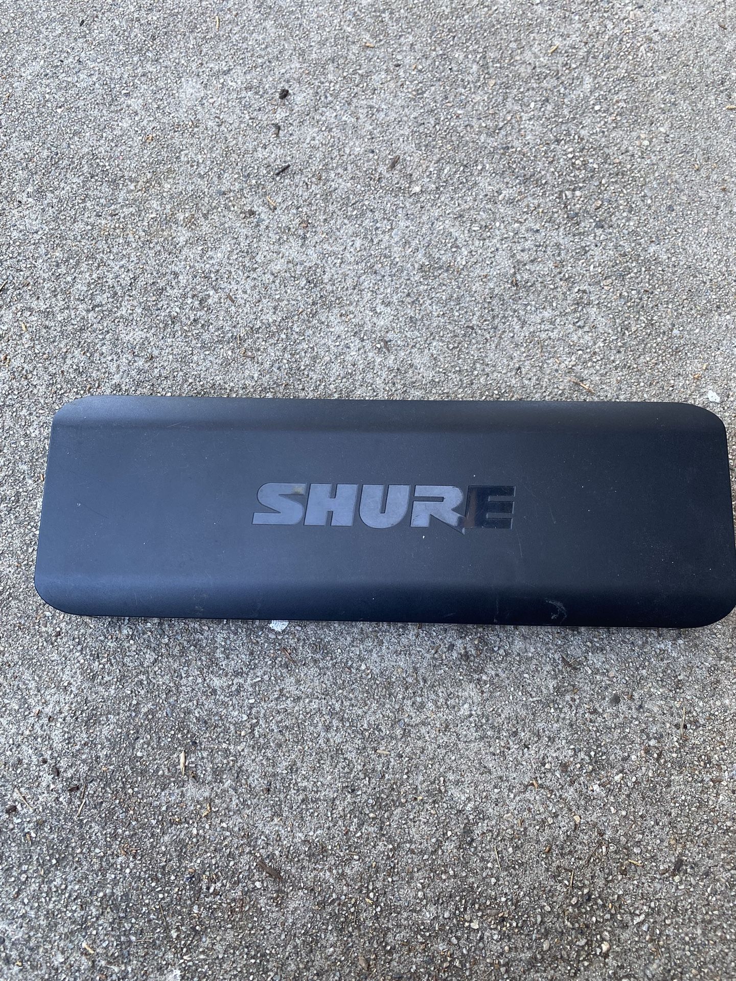Shure 2 Channel Wireless Receiver With Damage