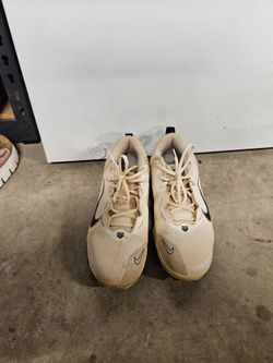 Baseball cleats