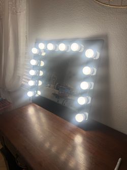 Elegant vanity mirror