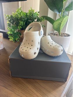 Toddler Bone color crocs size 8C