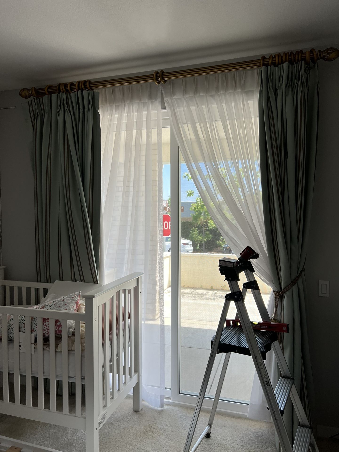 4 window curtain and bar and braket