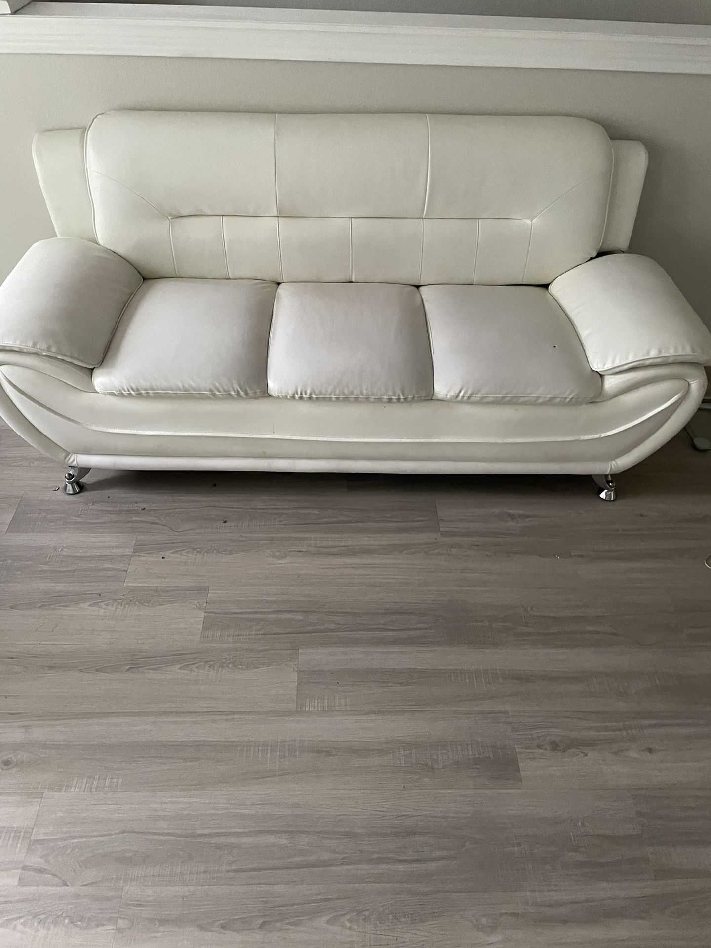 White Couch And Love Seat
