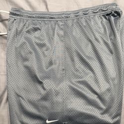 Nike Men’s Basketball Shorts Size Large