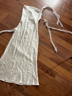 Women’s long dress size small open back brand new