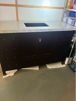 Bathroom vanity with Carrara White Quartz