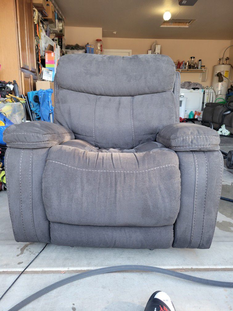 CLEAN Couch Set! Recliner + Love Seat!