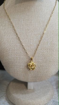 ✨ Beautiful 18 Karat Saudi Gold  Electroform Rose Pendant ✨