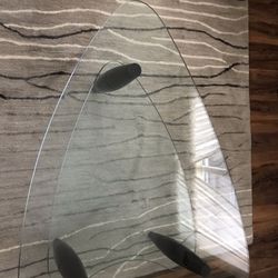 Cocktail/coffee table
