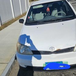 Toyota Echo 