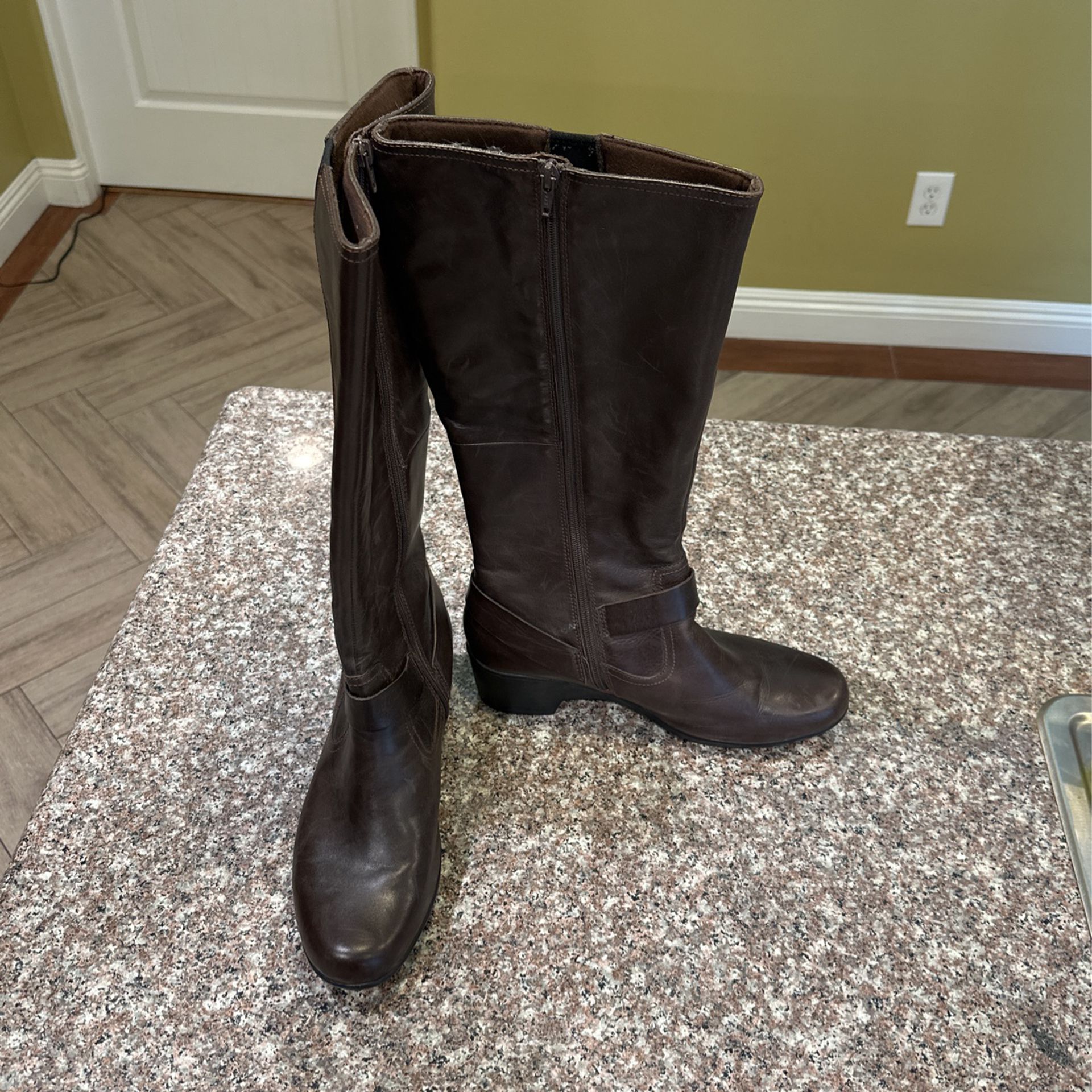 Clarks “Malia Willo” Size 12 Brown Leather Boot