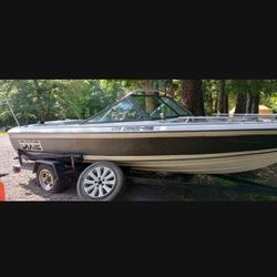 17' DIXIE® INBOARD/OUTBOARD 4 CYLINDER. 