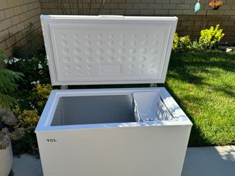 TCL 7.0 Cu Ft Chest Freezer – Garage Ready – Great Condition