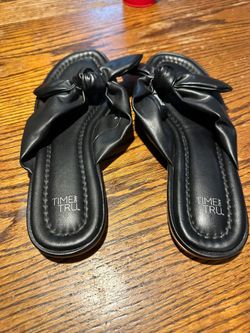Women’s shoes size 9