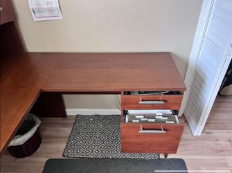 L shaped desk ready for pick up