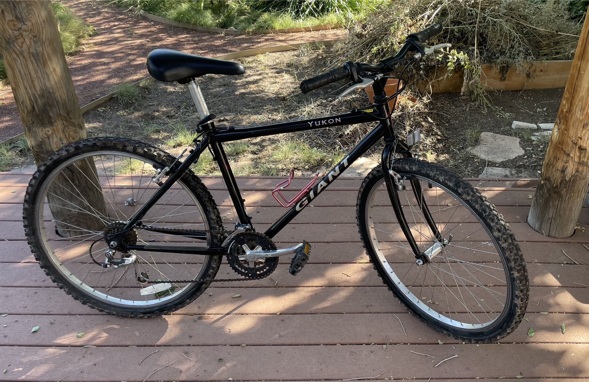 Giant “Yukon” Mountain Bike 16in Frame 21 Speed