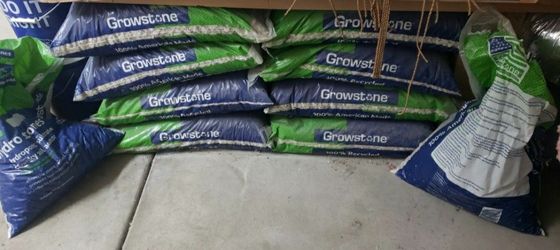 HYDROPONICS GROW STONE 9 BAGS PLUS A LIL USED BAG