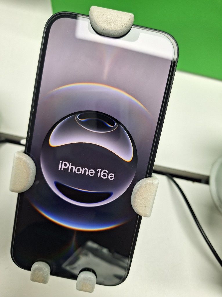 Holiday Sale At Cricket For iPhone 16e 🤩