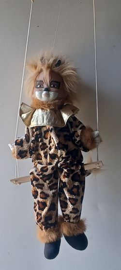 Porcelain Cat Clown $15.00