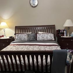 Rooms To Go Master bedroom Set, King for Sale in Orlando, FL