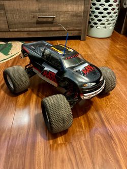 2 Traxxas T maxx