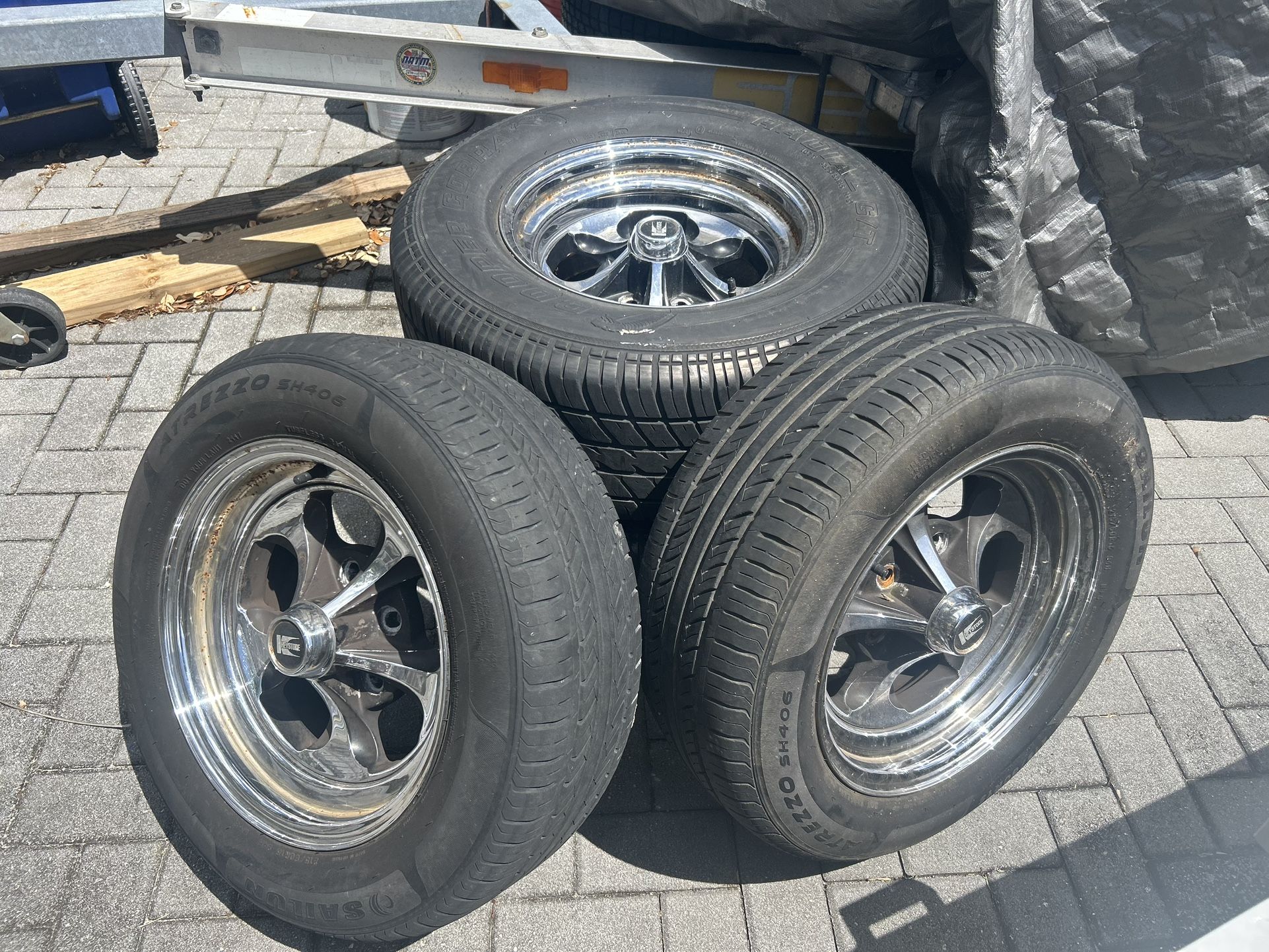 Old School Keystone wheels set of 4 w/lug nuts