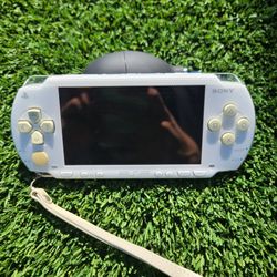 PSP White 1000 - 64GB (100+ Games installed) New Battery + Charger