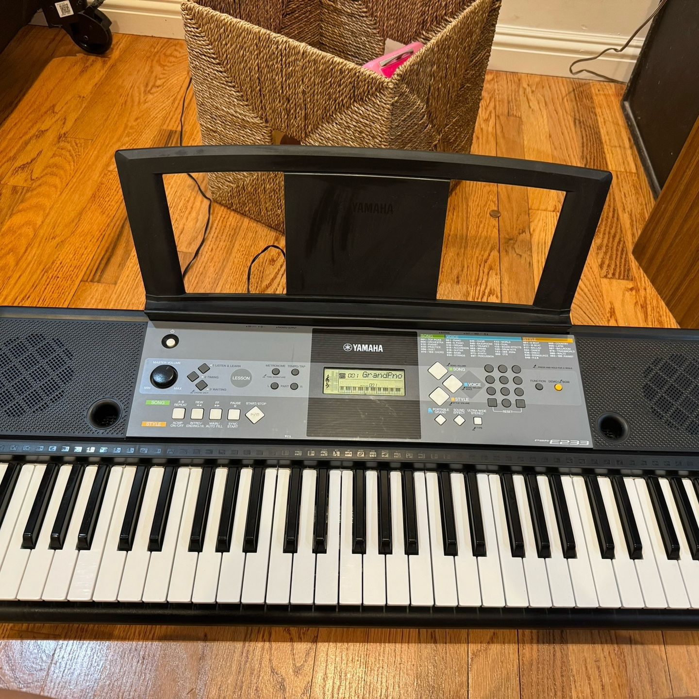 Yamaha PSR-E233 61-Key Premium Portable Keyboard with Power Supply 
