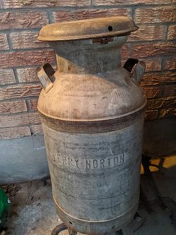 Old Milk Jug read Description in pictures