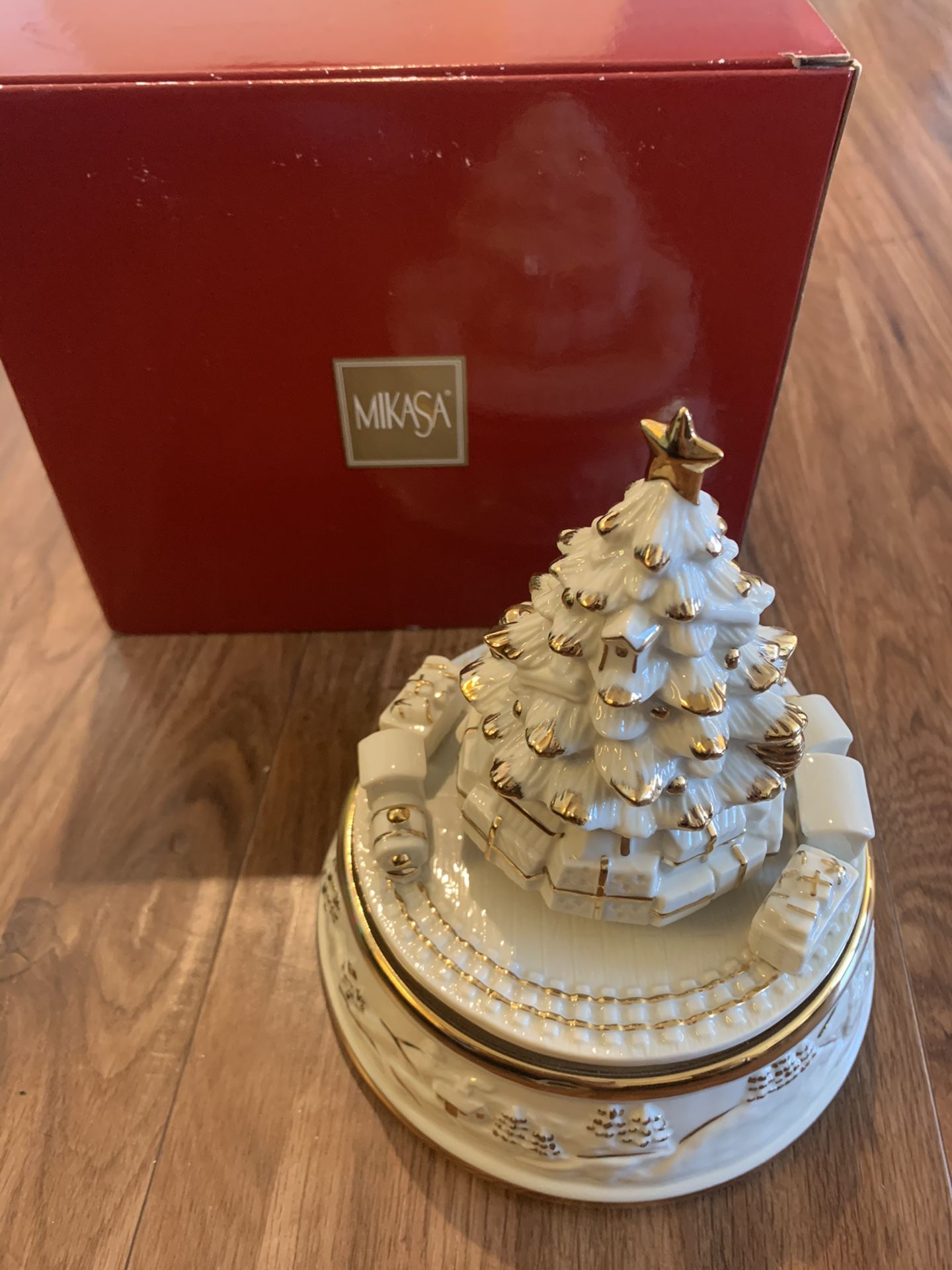 Mikasa christmas musical figurine