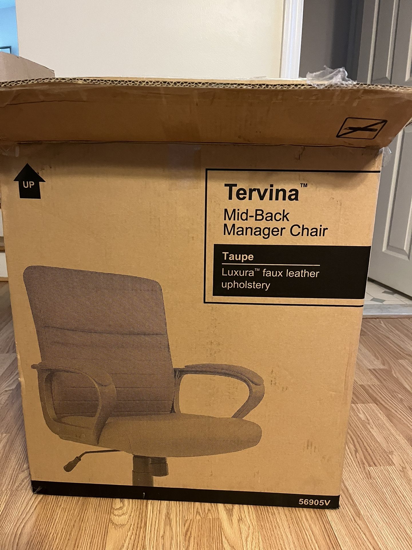 BRAND NEW MID BACK MANAGERS CHAIR.  TAUPE.  ADJUSTABLE.  WAS $199.99 (SEE AD).  XMAS SALE $65 🎄🎄🎄🎄
