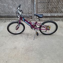 GT BIKE LITTLE TIMBER TIRES LIKE NEW.