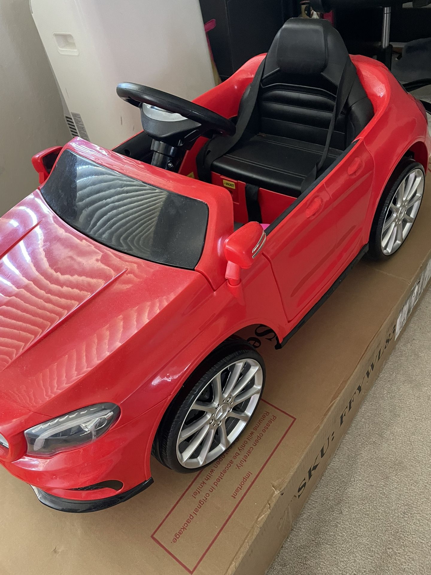TOBBI Licensed Mercedes Benz Car for Kids,Ride on Cars with 2.4G Remote Control,Double Doors, 5 Point Safety Belt,LED Lights