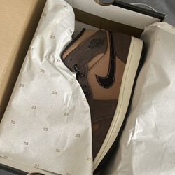 Jordan 1 Mid Size 10 And 10.5 150$