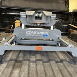 B+W Companion 5th Wheel Hitch For Late Model GMC/Chevy Truck