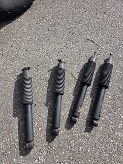 Front & rear shocks for 2007-2018 Jeep Wrangler JK