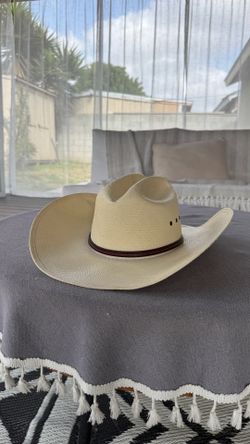 Resistol George strait 10x straw cowboy hat.