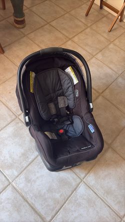 Graco infant car seat 4-35 ibs