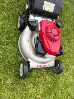 Honda lawnmower self propelled with rotor stop and blade control