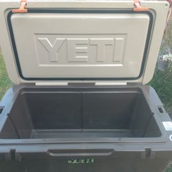 Yeti Tundra 65 Special Edition Ducks Unlimited Cooler