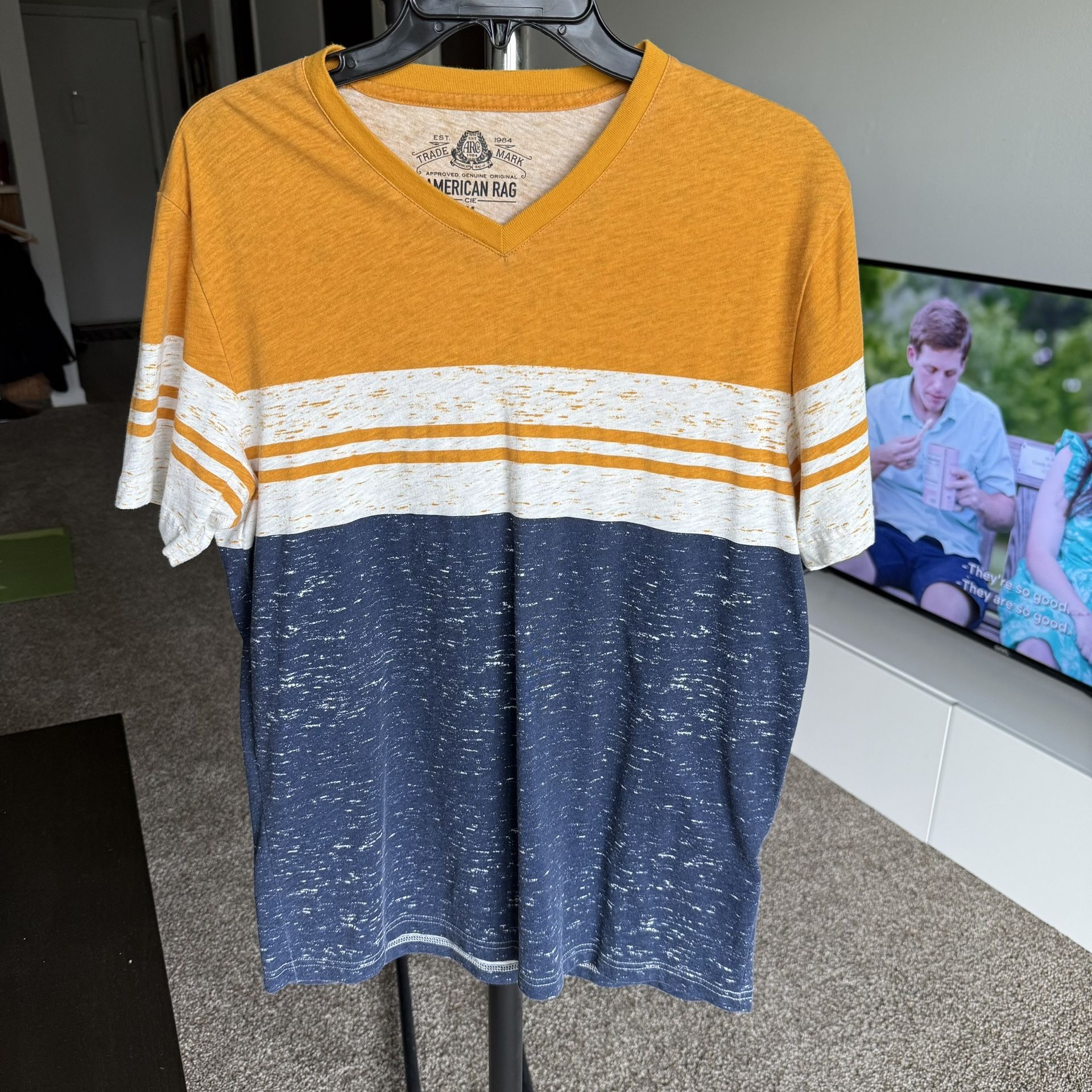 American Rag Men's size t-shirt multicolor