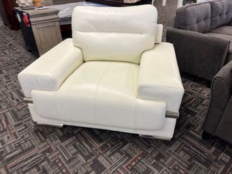 BLOWOUT SALE!! WHITE ARMCHAIR LETHERETTE