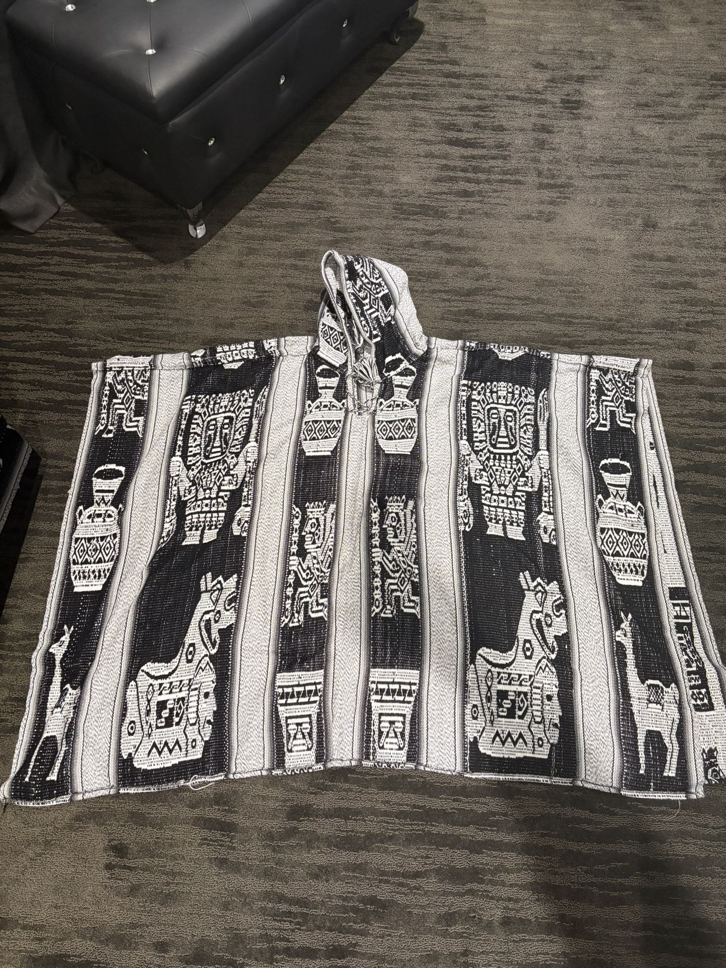 llama wool Poncho unisex Peruvian handwoven hooded poncho