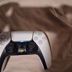 PS5 1st Edition, diskplayer / TV /New Controller.