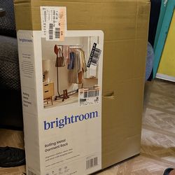 Rolling clothes rack