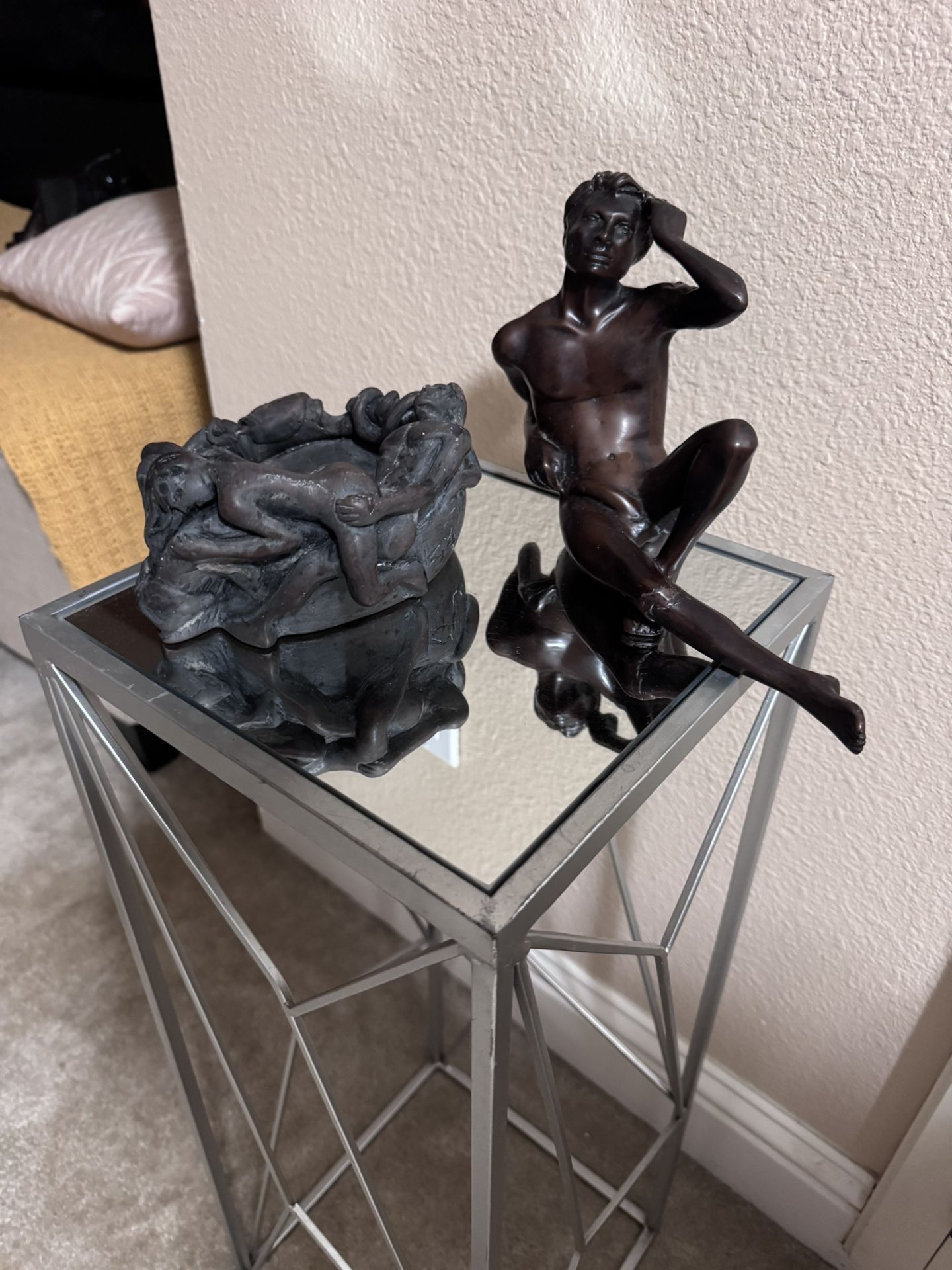 Decorative Resin Sculpture Set – 2 Pieces (Bronze Style)