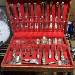 1937 WM. Rogers International Silver 54 Piece Set